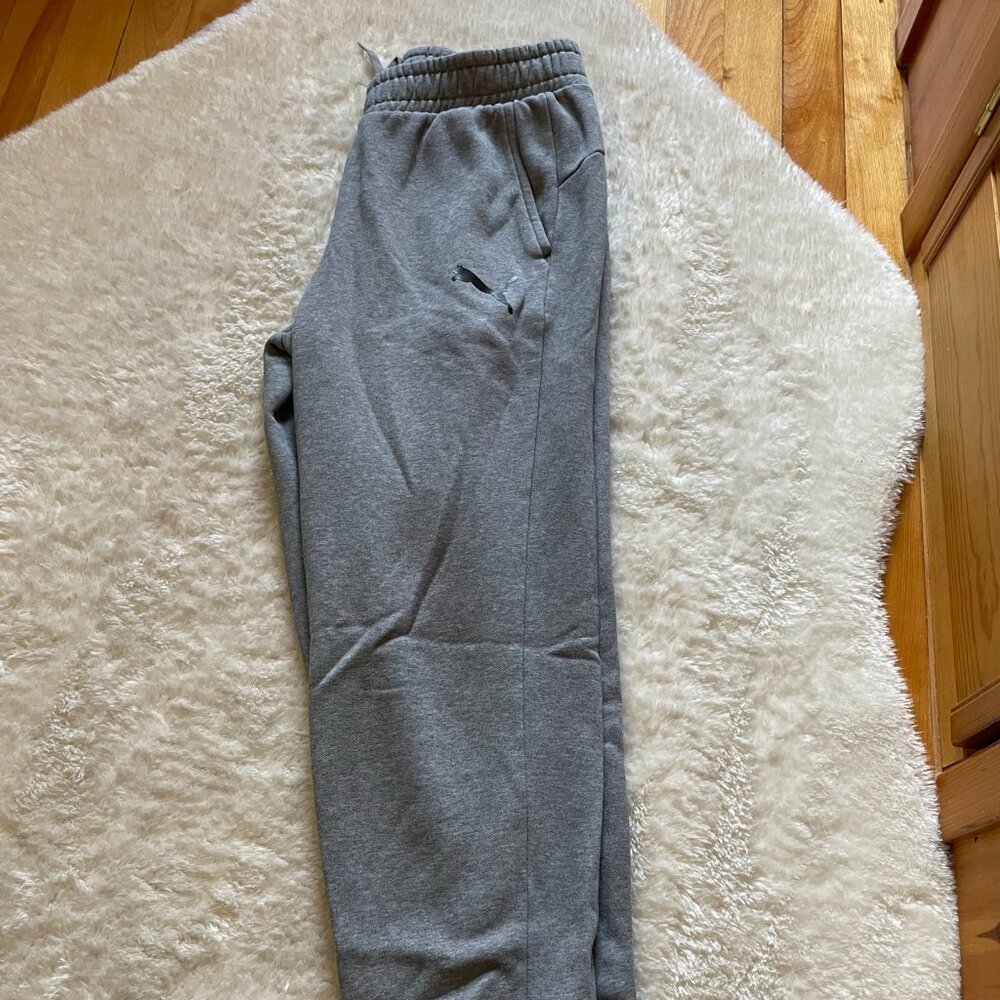 Men’s Puma grey jogger sweatpants, size medium
